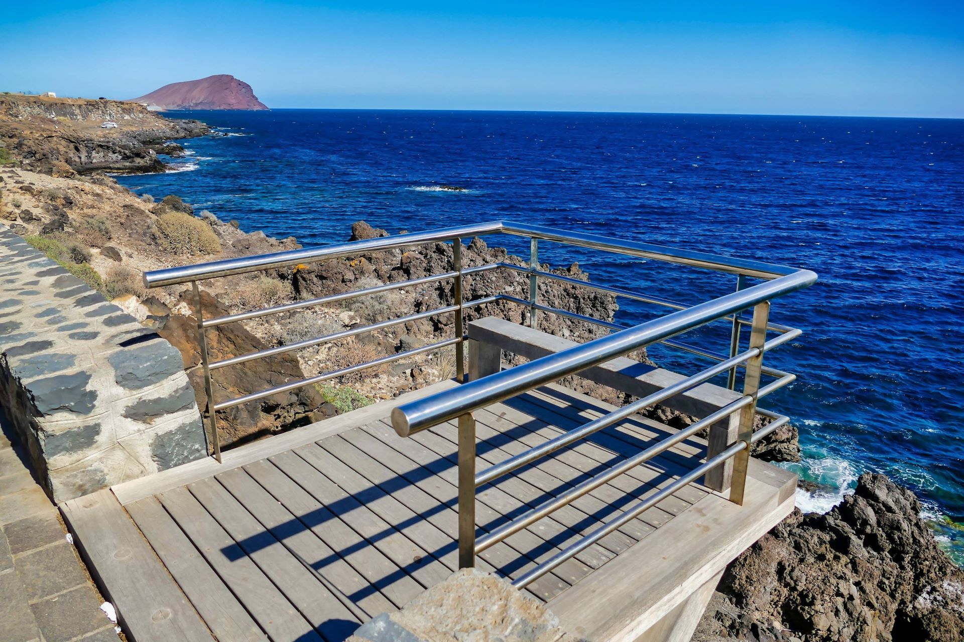Steel vs Aluminum: Best Choices for Coastal Structures