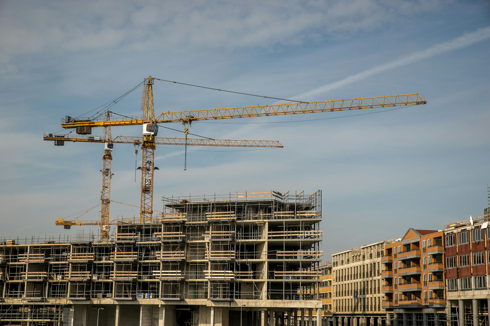 Construction Safety Compliance in High-Risk Urban Sites